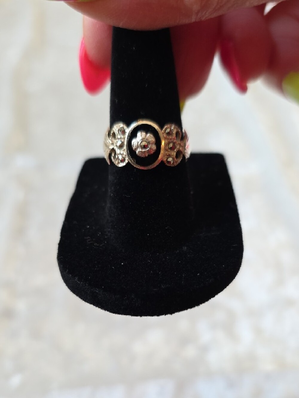 Vintage Sterling Silver Floral Filigree Onyx & Marcasite Ring Size 6.5 - Picture 4 of 8
